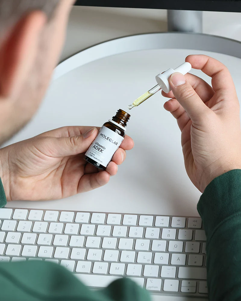 ADEK vitamin cseppek, MoleQlar